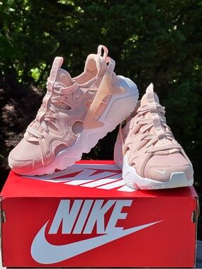 NEW Nike Air Huarache Craft Casual Sneaker - US Size Womens 7 | Mens, Youth 5.5
